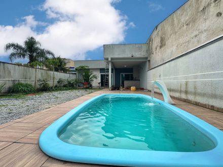 REF. 330 - Casa com piscina no Balneário do Inajá